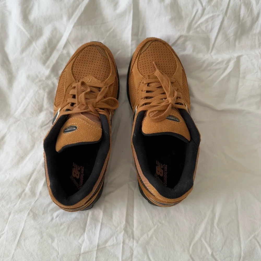 New Balance 2002R - Picture 2 of 4